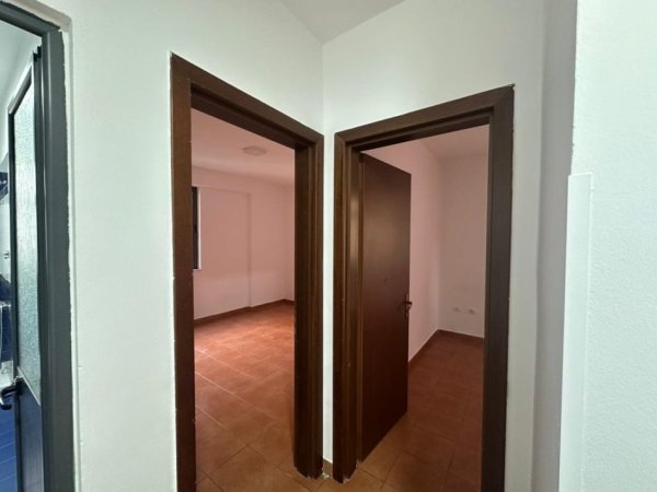 Tirane, jepet me qera apartament 2+1 Kati 3, 80 m² 601 € (prane xhamis se tabakeve)