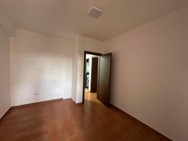 Tirane, jepet me qera apartament 2+1 Kati 3, 80 m² 601 € (prane xhamis se tabakeve)