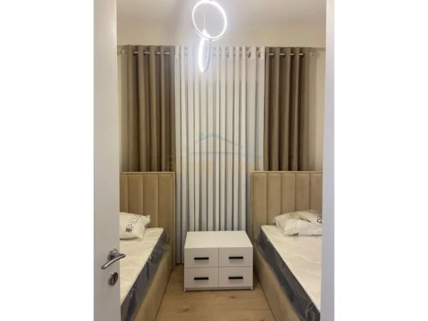 Tirane, jepet me qera apartament 2+1 Kati 4, 100 m² 1.300 € (Qendër)