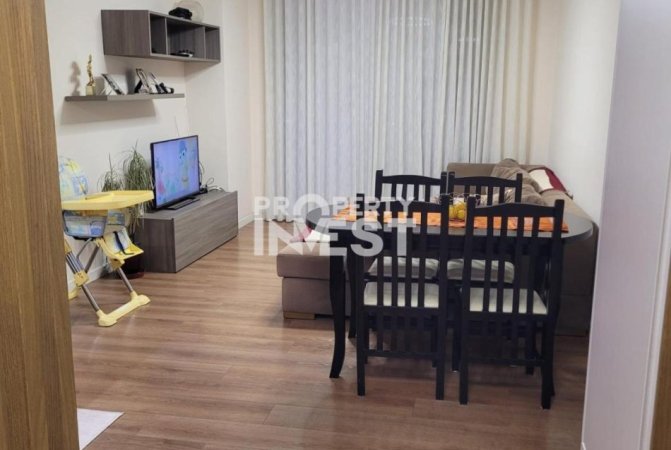 Tirane, jepet me qera apartament 2+1 Kati 5, 105 m² 620 € (Fusha e aviacionit)