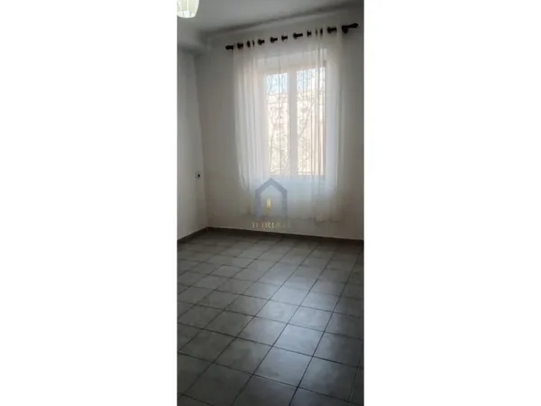 Tirane, jap me qera apartament 1+1 Kati 3, 55 m² 650 € (rruga ibrahim rugova)