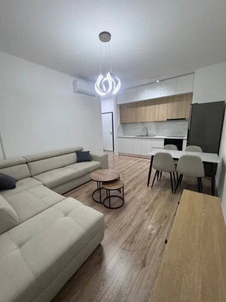 Tirane, jepet me qera apartament , 65 m² 550 € (siri kodra)