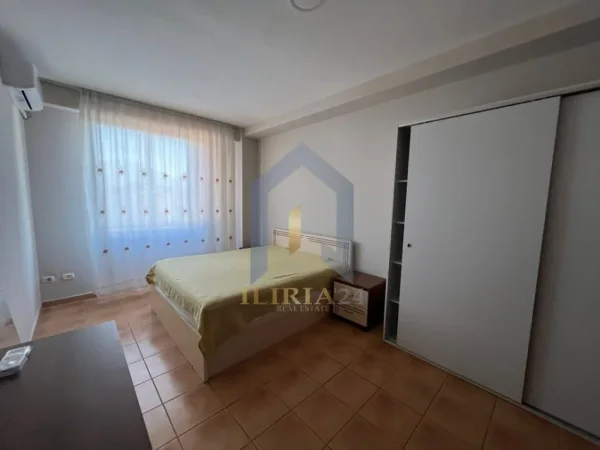 Tirane, jepet me qera apartament 2+1 Kati 8, 127 m² 700 € (rruga e kavajes)