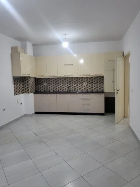 Shqiperi, jepet me qera apartament 1+1+Ballkon Kati 2, 95 m² 550 € (Don Bosko)