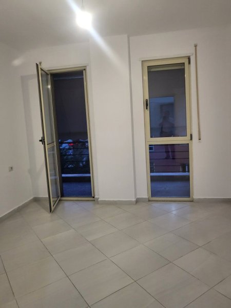 Shqiperi, jepet me qera apartament 1+1+Ballkon Kati 2, 95 m² 550 € (Don Bosko)
