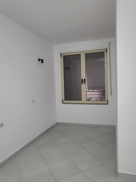 Shqiperi, jepet me qera apartament 1+1+Ballkon Kati 2, 95 m² 550 € (Don Bosko)