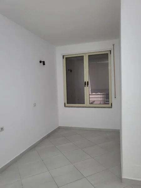 Shqiperi, jepet me qera apartament 1+1+Ballkon Kati 2, 95 m² 550 € (Don Bosko)