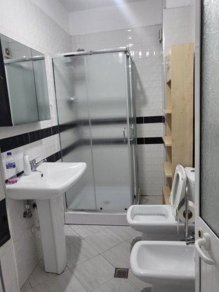 Shqiperi, jepet me qera apartament 1+1+Ballkon Kati 2, 95 m² 550 € (Don Bosko)