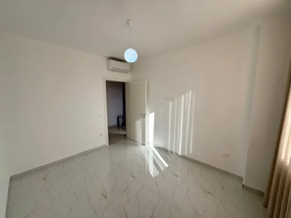 Tirane, jepet me qera apartament 2+1 Kati 7, 650 € 