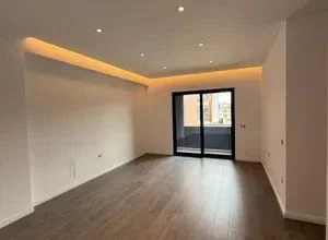 Tirane, jepet me qera zyre Kati 2, 67 m² 600 € (FUSHA E AVIACIONIT)