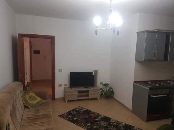 Tirane, jepet me qera apartament 1+1 Kati 6, 400 € (yzberisht)