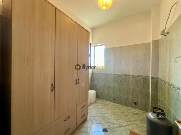 Tirane, jepet me qera apartament 3+1 Kati 3, 130 m² 415 € (Shefqet Kuka)