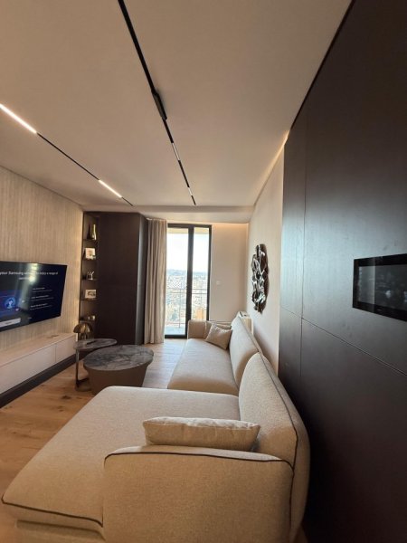 Tirane, jepet me qera apartament 1+1+Ballkon Kati 13, 74 m² 1.200 € (Golden Tower Residence, Mine Peza) I investuar ne detaje, i pabanuar me pare