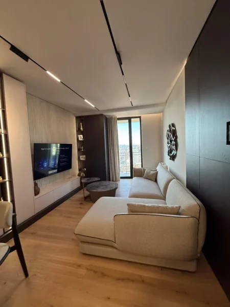 Tirane, jepet me qera apartament 1+1+Ballkon Kati 13, 74 m² 1.200 € (Golden Tower Residence, Mine Peza) I investuar ne detaje, i pabanuar me pare