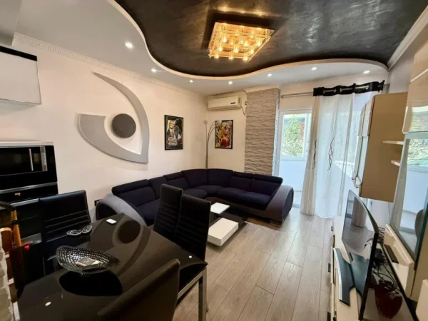 Tirane, jepet me qera apartament 1+1 Kati 2, 600 € 