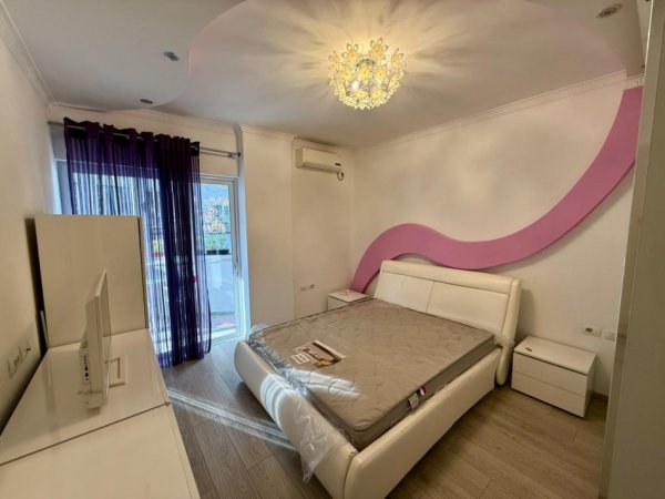 Tirane, jepet me qera apartament 1+1 Kati 2, 600 € 