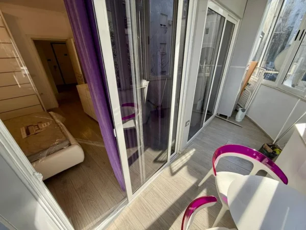 Tirane, jepet me qera apartament 1+1 Kati 2, 600 € 