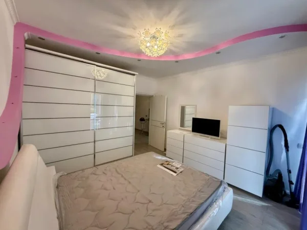 Tirane, jepet me qera apartament 1+1 Kati 2, 600 € 