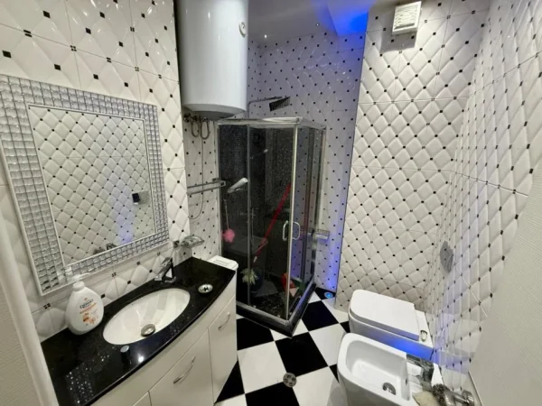 Tirane, jepet me qera apartament 1+1 Kati 2, 600 € 