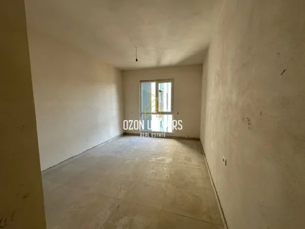 Tirane, shitet apartament 2+1+Ballkon Kati 2, 103 m² 125.000 € (paskuqan)