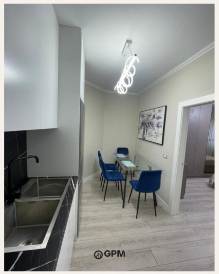 Tirane, jepet me qera apartament 1+1 Kati 4, 70 m² 900 € 