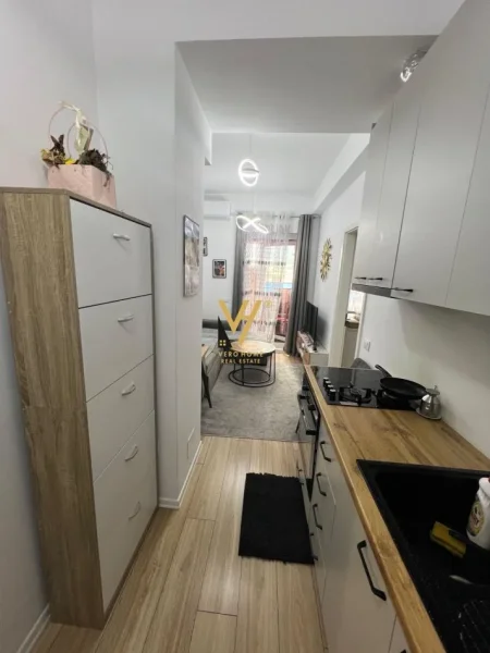 Tirane, jepet me qera apartament 1+1+Ballkon Kati 7, 56 m² 400 € (ALI DEMI)