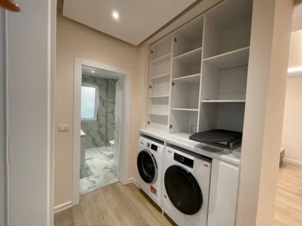 Tirane, jepet me qera apartament 2+1+Ballkon Kati 2, 100 m² 1.300 € Liqeni i Thate