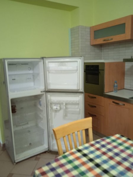 Tirane, jepet me qera apartament 1+1+Ballkon Kati 2, 74 m² 650 € (Rruga e Durrësit)