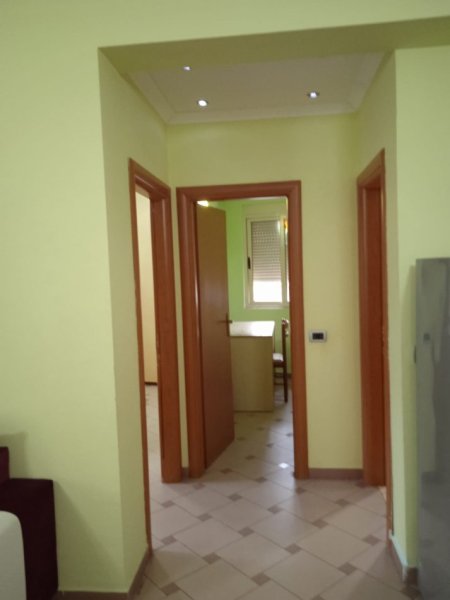 Tirane, jepet me qera apartament 1+1+Ballkon Kati 2, 74 m² 650 € (Rruga e Durrësit)