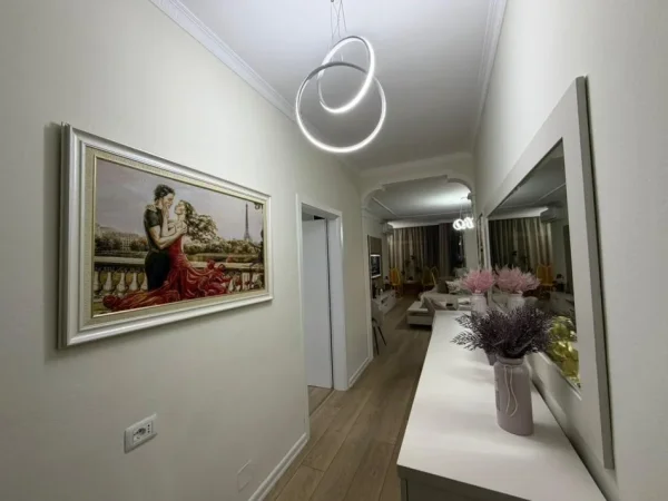 Tirane, jepet me qera apartament 3+1 Kati 3, 92 m² 1.200 € (vasil shanto)