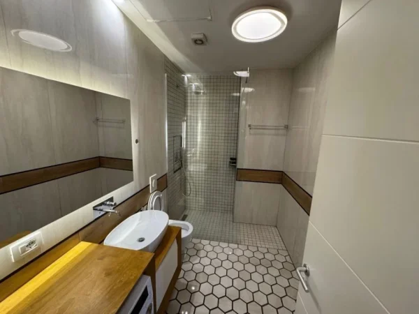 Tirane, jepet me qera apartament 1+1 , 80 m² 1.500 € (Rruga e Elbasanit)