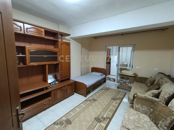 Tirane, jepet me qera apartament 3+1 Kati 2, 121 m² 500 € (Rruga Dritan Hoxha)