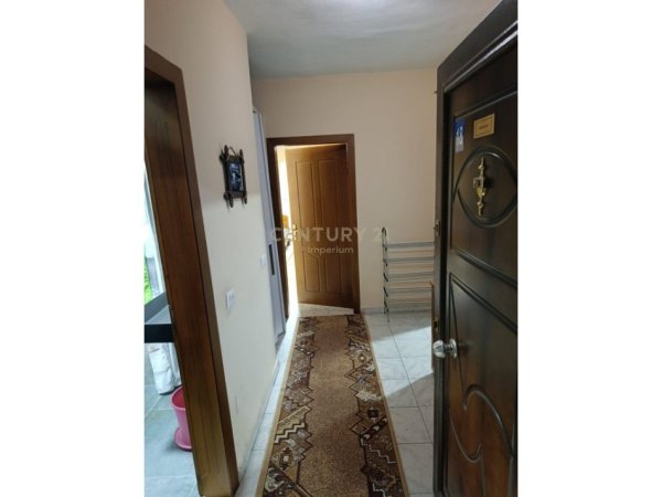 Tirane, jepet me qera apartament 3+1 Kati 2, 121 m² 500 € (Rruga Dritan Hoxha)