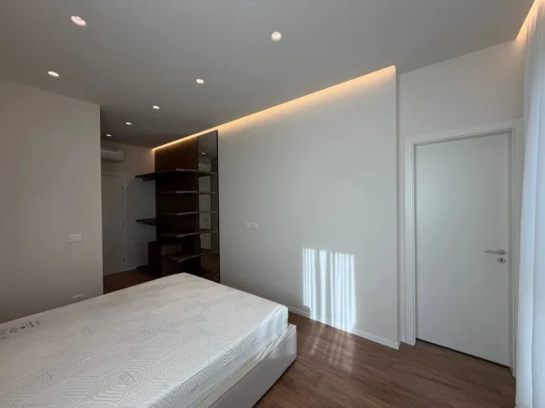 Tirane, jepet me qera apartament 2+1 Kati 3, 120 m² 1.500 € (Liqeni i Thate.)