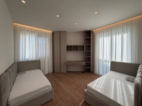 Tirane, jepet me qera apartament 2+1 Kati 3, 120 m² 1.500 € (Liqeni i Thate.)