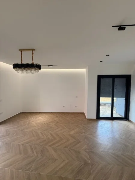 Tirane, jepet me qera zyre Kati 1, 140 m² 1.400 € (Astir)