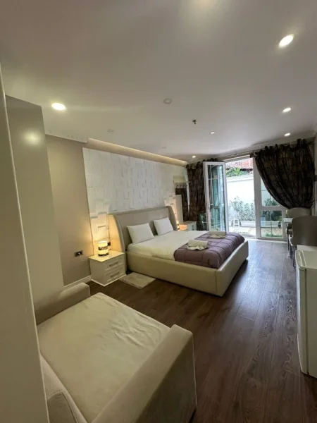 Tirane, shitet hotel , 350 m² 1.700.000 € (qender)