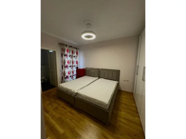 Tirane, jepet me qera apartament 2+1 Kati 4, 90 m² 620 € (Astir)
