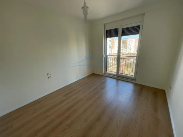 Tirane, jepet me qera apartament 2+1+Ballkon Kati 7, 650 € 
