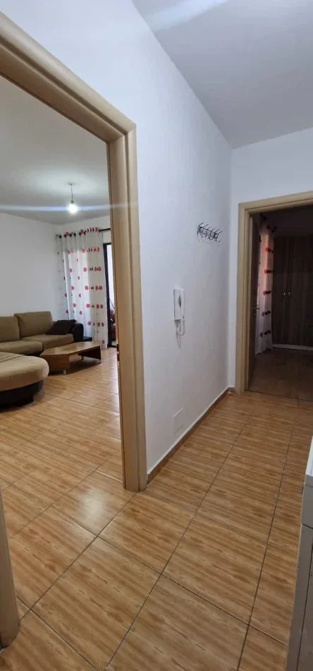 Tirane, jepet me qera apartament 1+1 Kati 7, 67 m² 450 € (Rruga Tom Plezha)