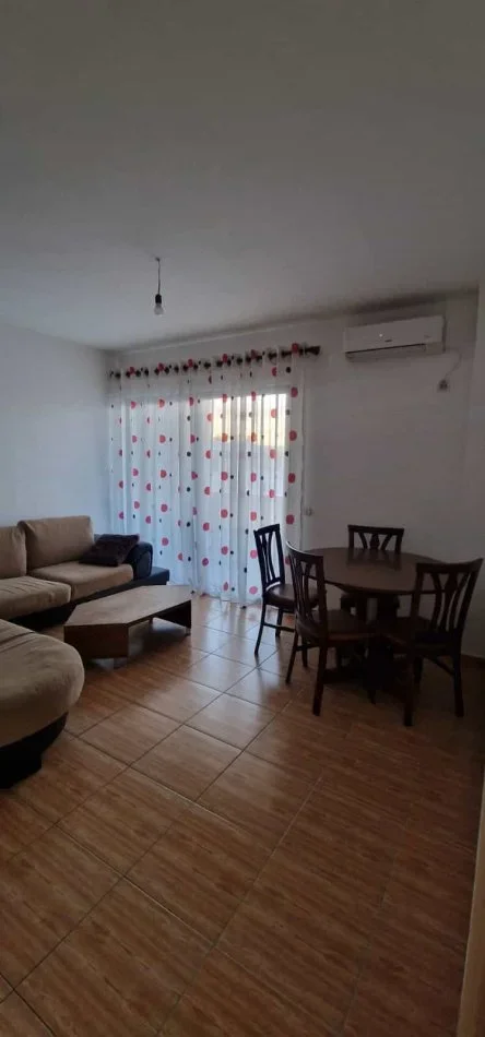 Tirane, jepet me qera apartament 1+1 Kati 7, 67 m² 450 € (Rruga Tom Plezha)
