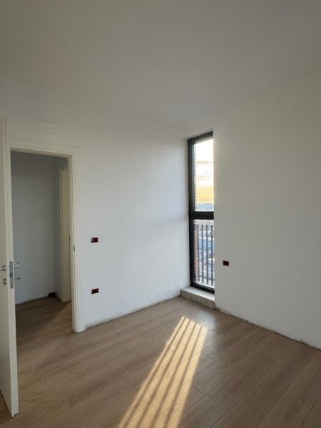 Tirane, shitet apartament 1+1+Ballkon Kati 8, 75 m² 121.500 €