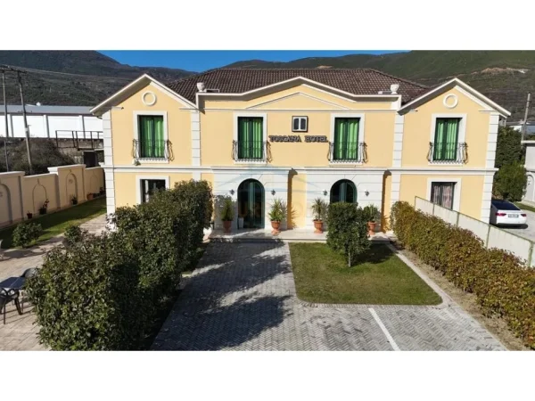 Elbasan, shitet bar-resorant Kati 2, 670 m² 650.000 € (Fushe labinot)