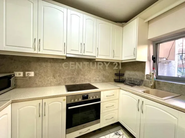 Tirane, jepet me qera apartament 1+1 Kati 1, 61 m² 470 € (Rruga e Dibres)