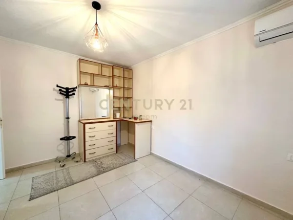 Tirane, jepet me qera apartament 1+1 Kati 1, 61 m² 470 € (Rruga e Dibres)