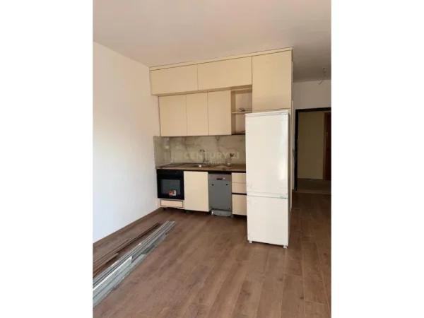 Tirane, jepet me qera ambjent biznesi Kati 7, 61 m² 600 € (Zogu Zi)