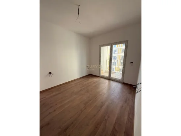Tirane, jepet me qera ambjent biznesi Kati 7, 61 m² 600 € (Zogu Zi)