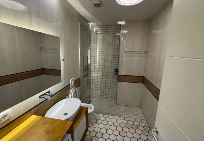 Tirane, jepet me qera apartament 1+1 , 90 m² 1.500 € 