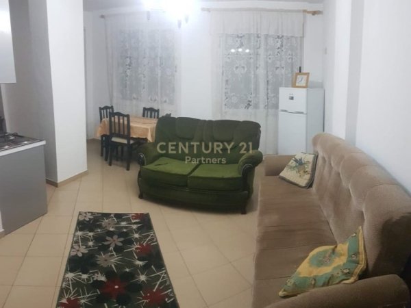 Tirane, jepet me qera apartament 1+1 Kati 6, 60 m² 400 € (Pallatet Cabej)