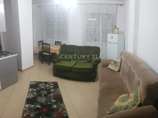 Tirane, jepet me qera apartament 1+1 Kati 6, 60 m² 400 € (Pallatet Cabej)